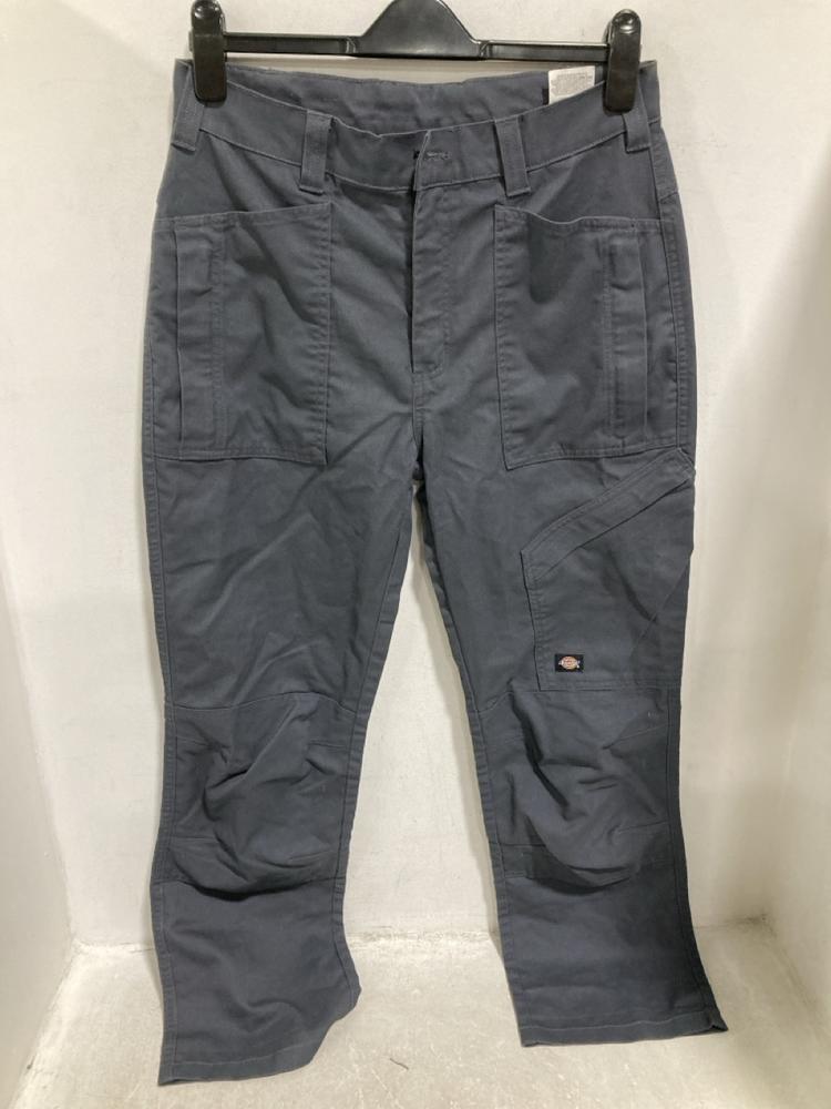 Lot 546  
            Chesterfield SR46 - Parcel Delivery Only 

                
4 X ASSORTED CLOTHING ITEMS TO INCLUDE CARHARTT BLACK LONG SLEEVE TOP IN SIZE XL ...