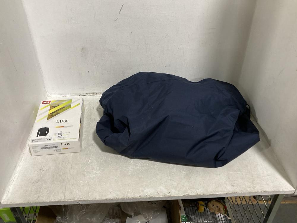 Lot 547  
            Chesterfield SR46 - Parcel Delivery Only 

                
HELLY HANSEN NAVY BLUE ZIP UP WP JACKET IN SIZE XL TO INCLUDE HELLY HANSEN LIFA I...