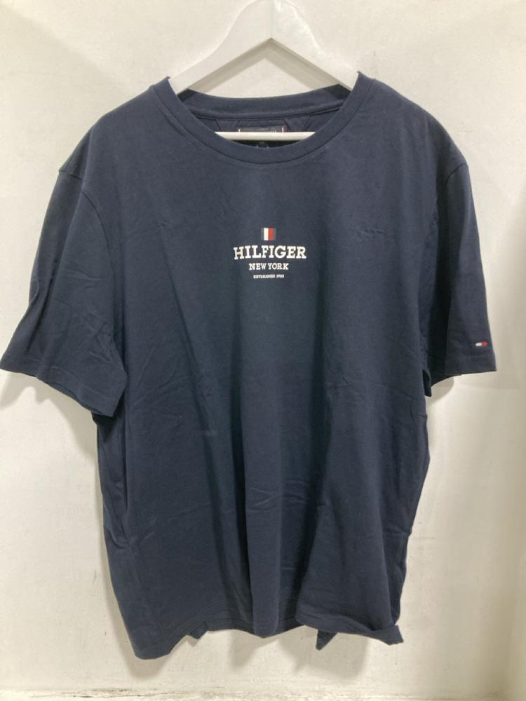 Lot 548  
            Chesterfield SR46 - Parcel Delivery Only 

                
3 X ASSORTED TOMMY HILFIGER ITEMS TO INCLUDE TOMMY HILFIGER NAVY BLUE T-SHIRT SIZ...