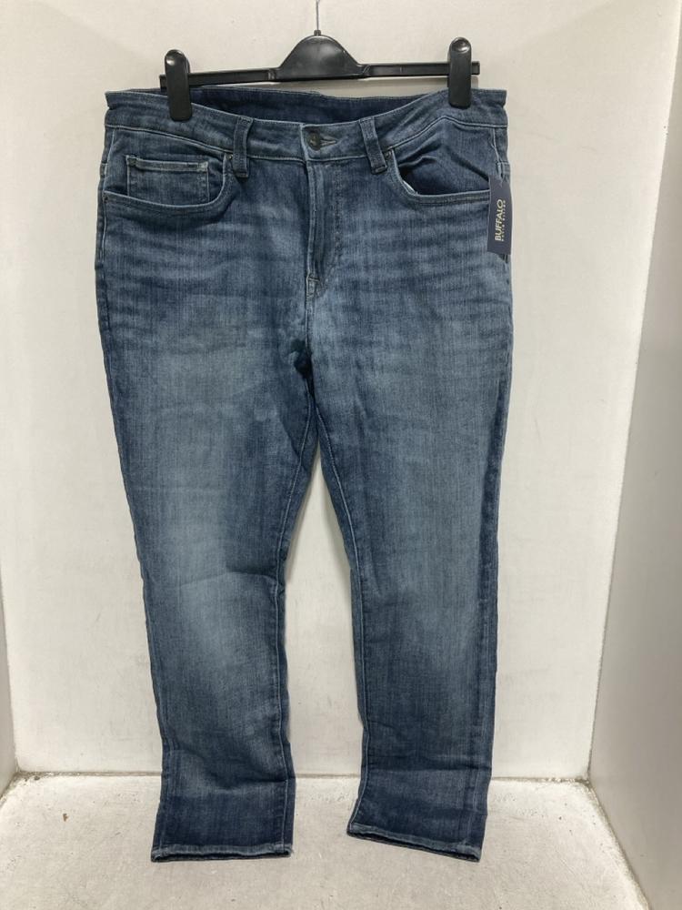Lot 551  
            Chesterfield SR46 - Parcel Delivery Only 

                
DAVID BITTON BUFFALO JEANS IN BLUE SIZE W36 L 30 TO INCLUDE ONLY JEANS IN BLUE SI... - Image 2
