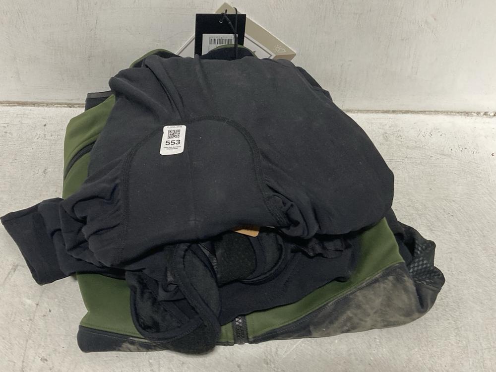 Lot 553  
            Chesterfield SR46 - Parcel Delivery Only 

                
3 X ASSORTED BRANDED CLOTHING ITEMS TO INCLUDE ENDURA BLACK XTRACT BIBLONG SIZE L...