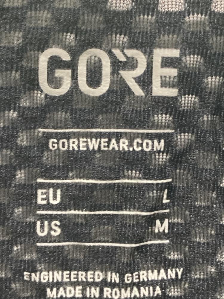 Lot 553  
            Chesterfield SR46 - Parcel Delivery Only 

                
3 X ASSORTED BRANDED CLOTHING ITEMS TO INCLUDE ENDURA BLACK XTRACT BIBLONG SIZE L... - Image 4