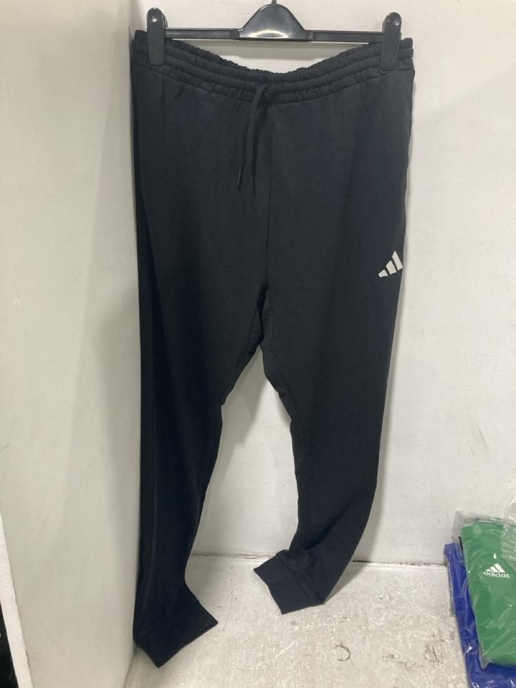 Lot 558  
            Chesterfield SR46 - Parcel Delivery Only 

                
QTY OF ASSORTED ADULTS BRANDED CLOTHING & ACCESSORIES TO INCLUDE ADIDAS 6-PACK SO... - Image 4