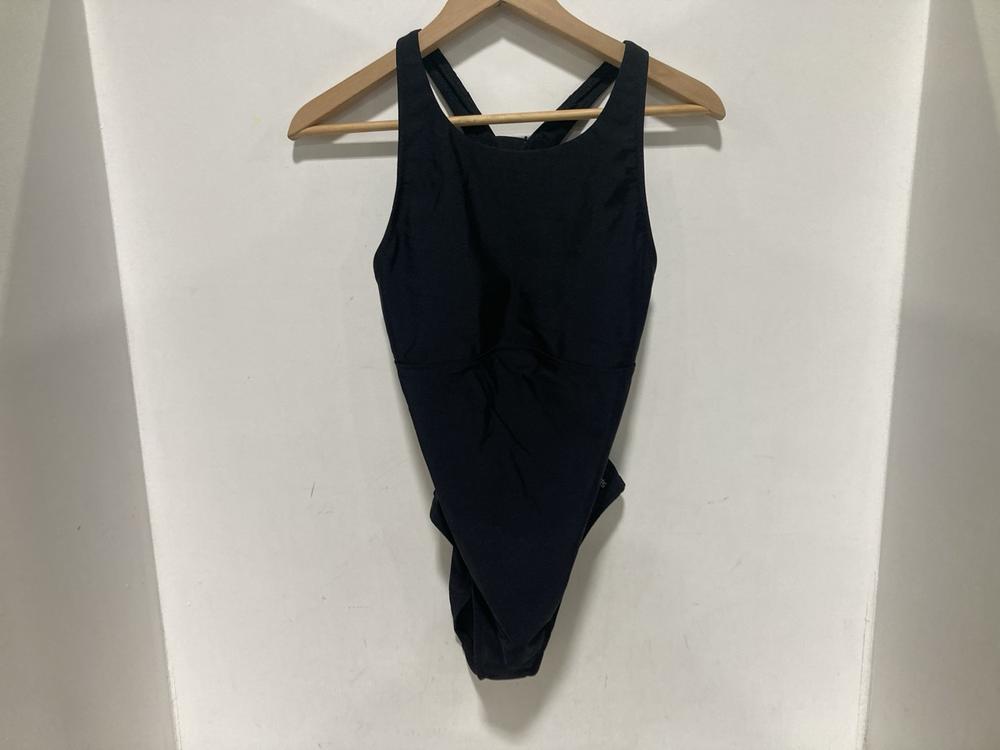 Lot 560  
            Chesterfield SR46 - Parcel Delivery Only 

                
10 X ASSORTED ADULTS SPEEDOS TO INCLUDE SPEEDO OPEN-BACK SWIMSUIT IN BLACK - UK S...