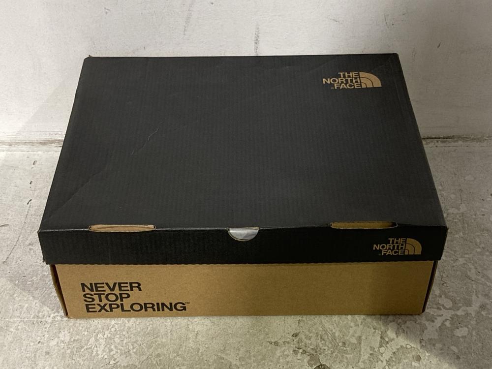 Lot 568  
            Chesterfield SR46 - Parcel Delivery Only 

                
THE NORTH FACE LIFTE WAVE FASTPACK MID SHOES IN BLACK - UK SIZE 7 (LOCATION: I1)