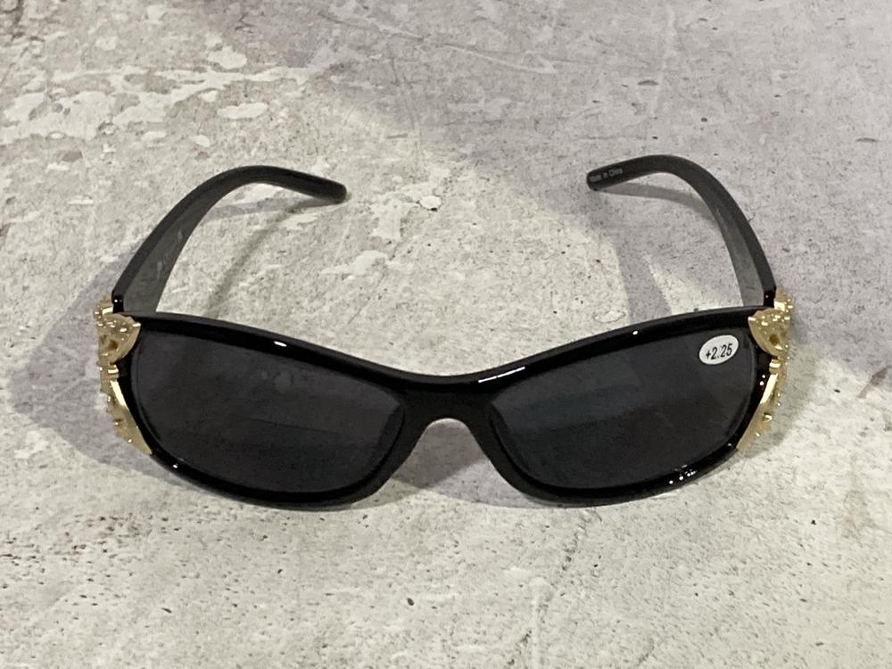 Lot 570  
            Chesterfield SR46 - Parcel Delivery Only 

                
QTY OF ASSORTED GLASSES TO INCLUDE JIM PD62 SUNGLASSES IN BLACK (LOCATION: I1) - Image 4