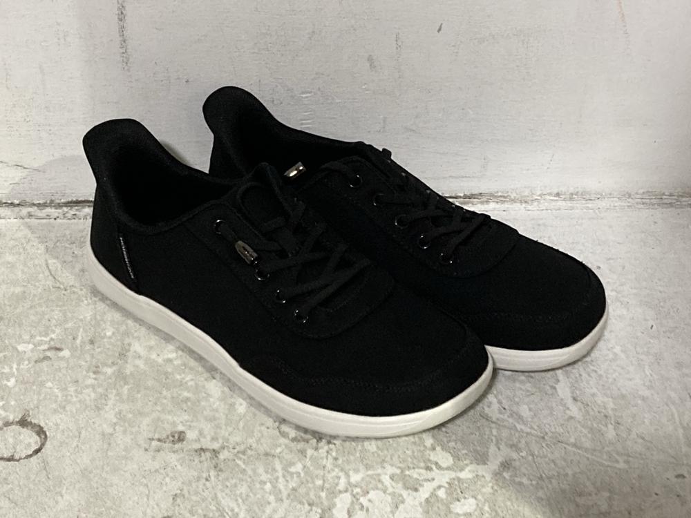 Lot 572  
            Chesterfield SR46 - Parcel Delivery Only 

                
8 X ASSORTED ADULTS SHOES TO INCLUDE MENS LACE-UP MESH SNEAKERS IN BLUE - UK SIZE... - Image 2