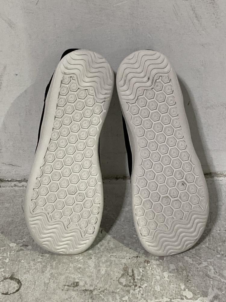 Lot 572  
            Chesterfield SR46 - Parcel Delivery Only 

                
8 X ASSORTED ADULTS SHOES TO INCLUDE MENS LACE-UP MESH SNEAKERS IN BLUE - UK SIZE... - Image 3