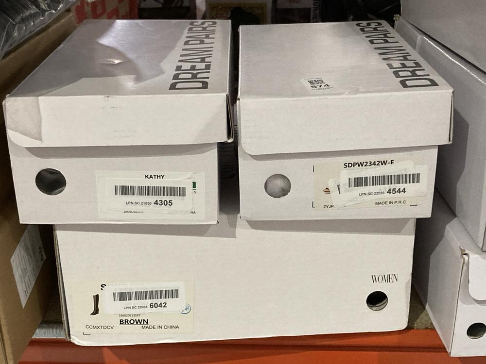 Lot 574  
            Chesterfield SR46 - Parcel Delivery Only 

                
3X ASSORTED ADULTS SHOES TO INCLUDE DREAM PARIS KATHY SANDALS IN RED - UK SIZE 5.... - Image 4