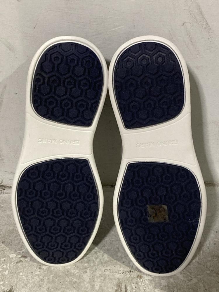 Lot 575  
            Chesterfield SR46 - Parcel Delivery Only 

                
BRUNO MARC URBAN-06-01 SHOES IN BLACK - UK SIZE 11 TO INCLUDE BRUNO MARC SBOX24 S... - Image 4