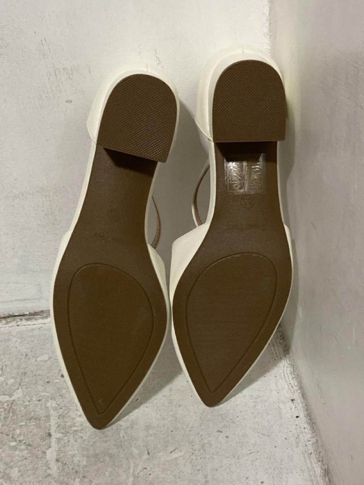 Lot 576  
            Chesterfield SR46 - Parcel Delivery Only 

                
4 X ASSORTED ADULTS SHOES TO INCLUDE DREAM PARIS LEATHER HEELS IN WHITE - UK SIZE...