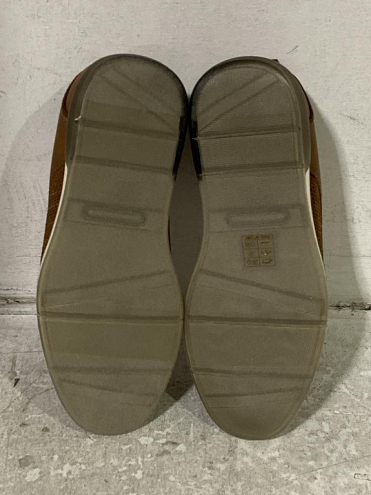 Lot 581  
            Chesterfield SR46 - Parcel Delivery Only 

                
BRUNO MARC MEN'S SLIP-ON SHOES IN NAVY - UK SIZE 11 TO INCLUDE BRUNO MARC BRUNO M... - Image 3