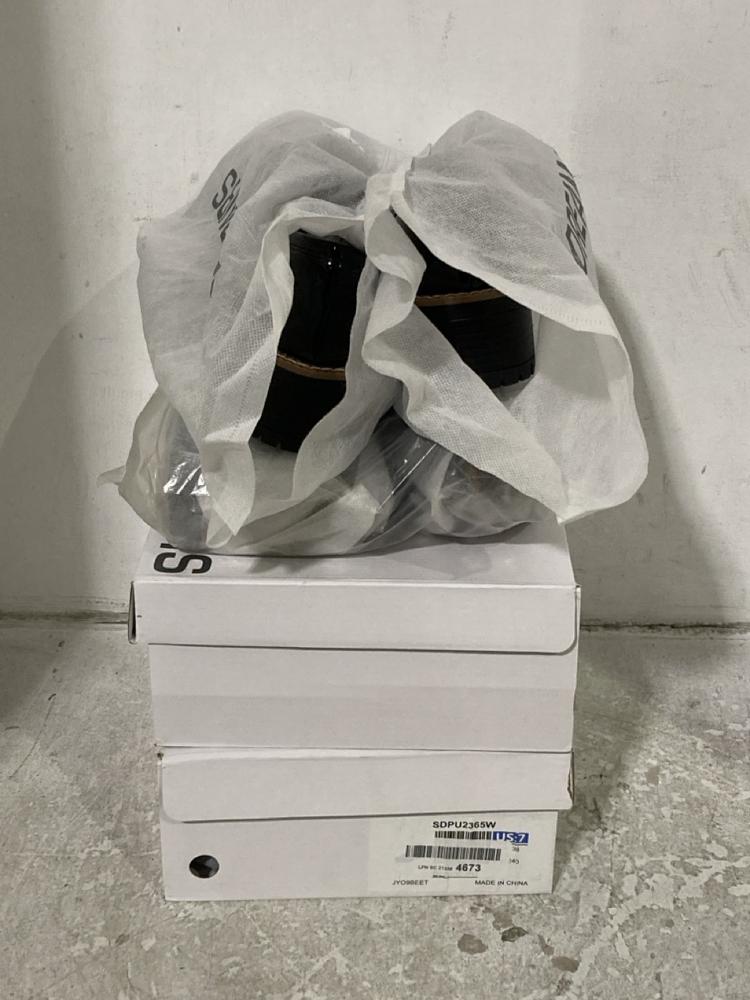 Lot 583  
            Chesterfield SR46 - Parcel Delivery Only 

                
QTY OF ASSORTED ADULTS DREAM PARIS WOMENS PLATFORM PATENT SHOES IN BLACK - UK SIZ...