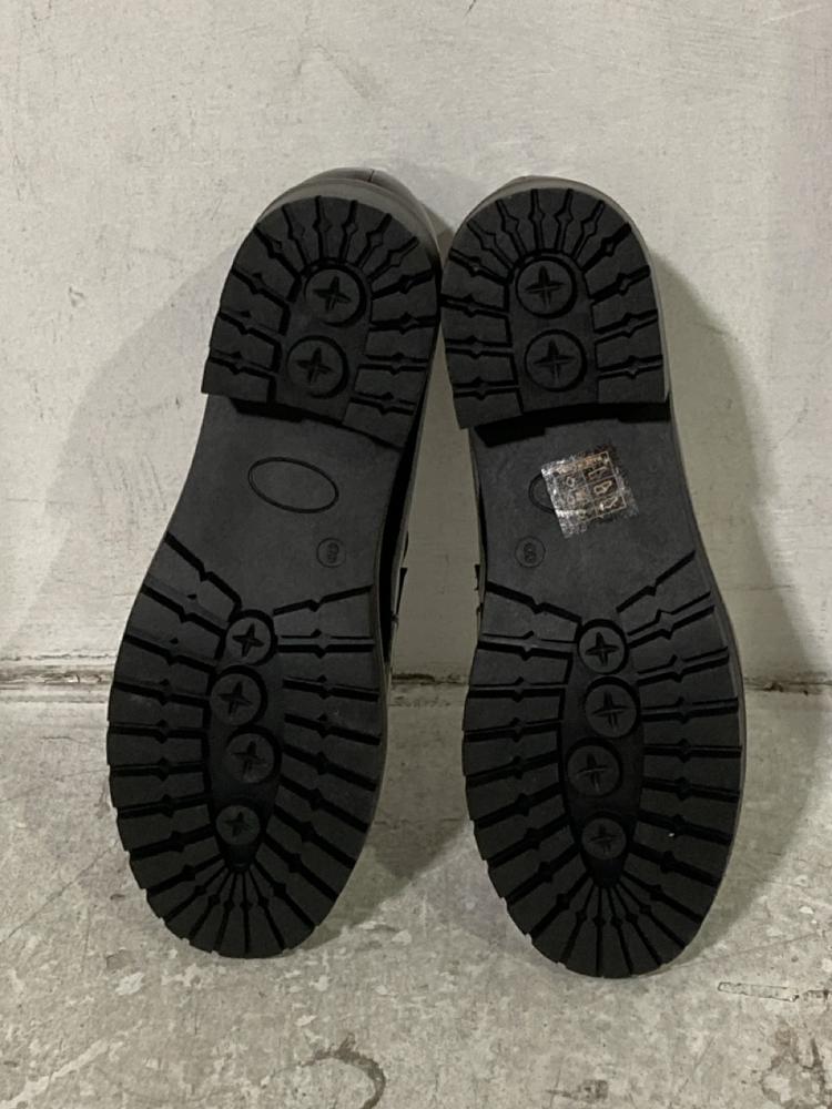 Lot 583  
            Chesterfield SR46 - Parcel Delivery Only 

                
QTY OF ASSORTED ADULTS DREAM PARIS WOMENS PLATFORM PATENT SHOES IN BLACK - UK SIZ...