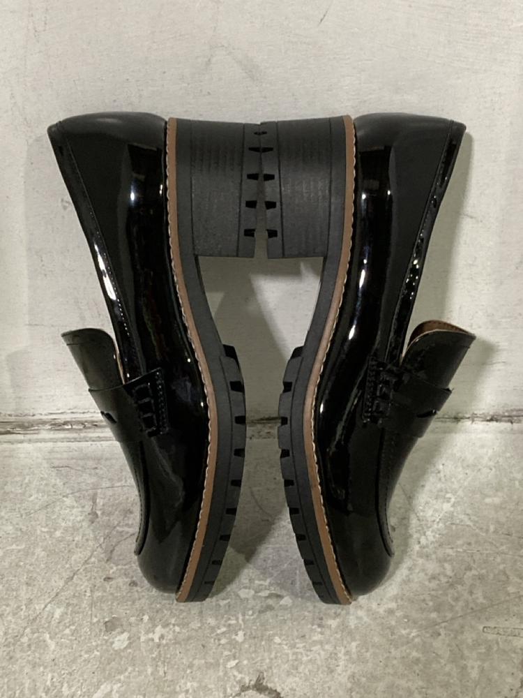 Lot 583  
            Chesterfield SR46 - Parcel Delivery Only 

                
QTY OF ASSORTED ADULTS DREAM PARIS WOMENS PLATFORM PATENT SHOES IN BLACK - UK SIZ...