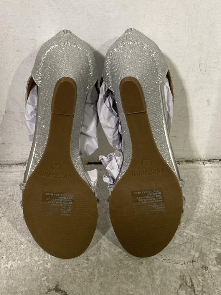 Lot 587  
            Chesterfield SR46 - Parcel Delivery Only 

                
3 X ASSORTED PIZZA ANNU WOMEN'S SHOES TO INCLUDE PIZZ ANNU WOMENS WEDGES IN SILVE...