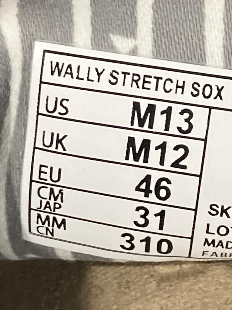 Lot 590  
            Chesterfield SR46 - Parcel Delivery Only 

                
HEY DUDE WALLY STRETCH SHOES IN WHITE SIZE 42 TO INCLUDE HEY DUDE SHOES IN GREY S... - Image 4