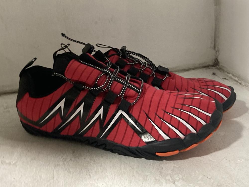 Lot 596  
            Chesterfield SR46 - Parcel Delivery Only 

                
4 X ASSORTED SHOES TO INCLUDE BLACK SANDALS SIZE 8 UK (LOCATION: H1)