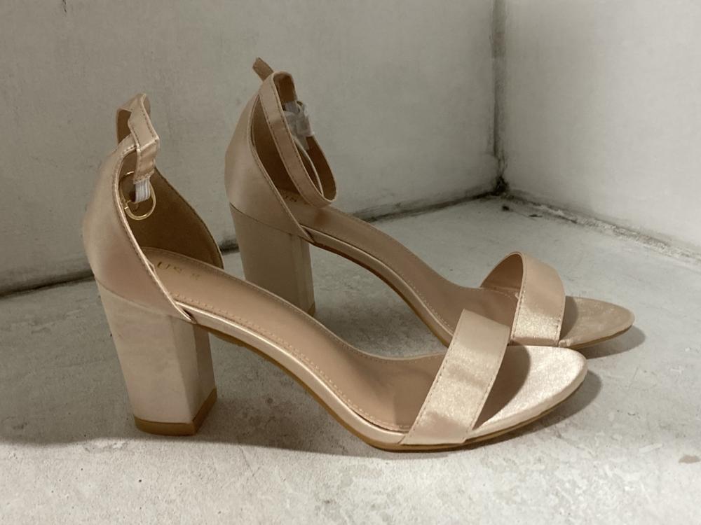 Lot 599  
            Chesterfield SR46 - Parcel Delivery Only 

                
3 X ASSORTED SHOES TO INCLUDE CHAMPAGNE HEELS SIZE 8 (LOCATION: H1) - Image 3