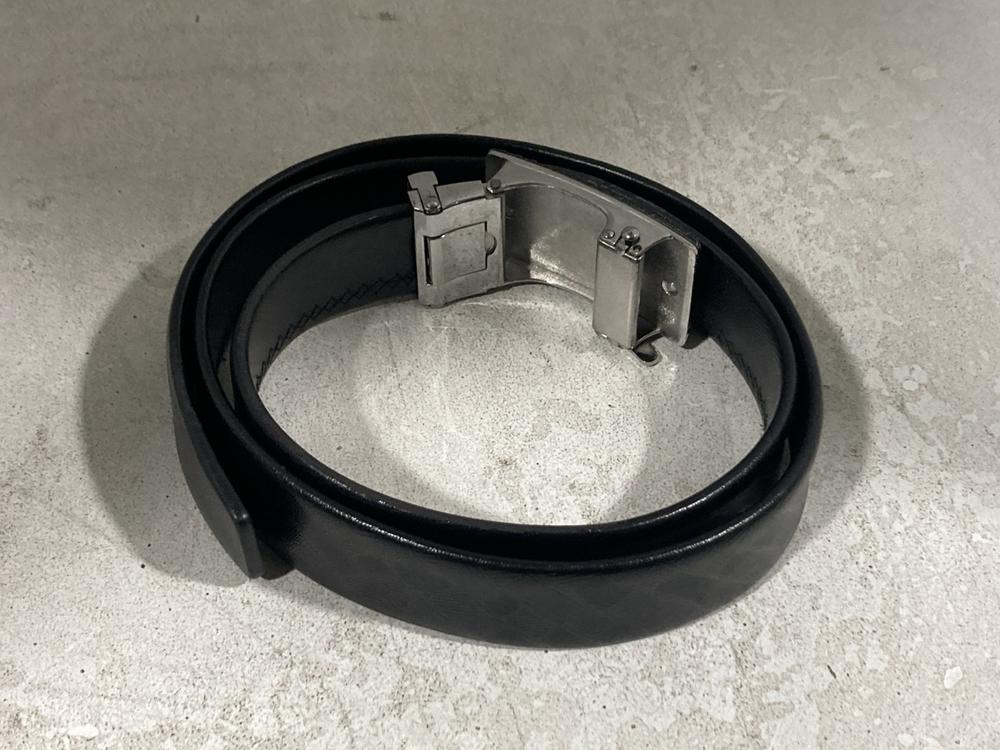 Lot 606  
            Chesterfield SR46 - Parcel Delivery Only 

                
9 X ASSORTED BELTS TO INCLUDE FLINTRONIC BLACK LEATHER BELT (LOCATION: H1)