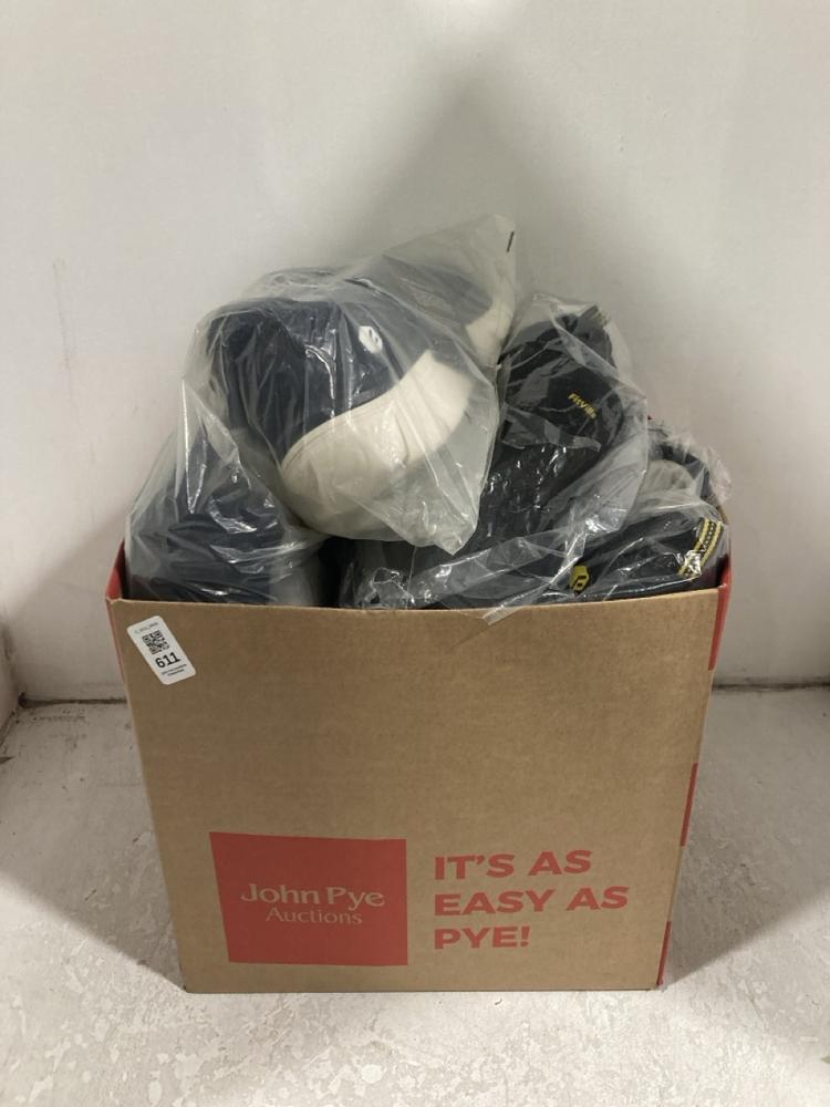 Lot 611  
            Chesterfield SR46 - Parcel Delivery Only 

                
BOX OF ASSORTED SHOES TO INCLUDE FITVILLE SHOES IN NAVY BLUE SIZE 10 UK (LOCATION...