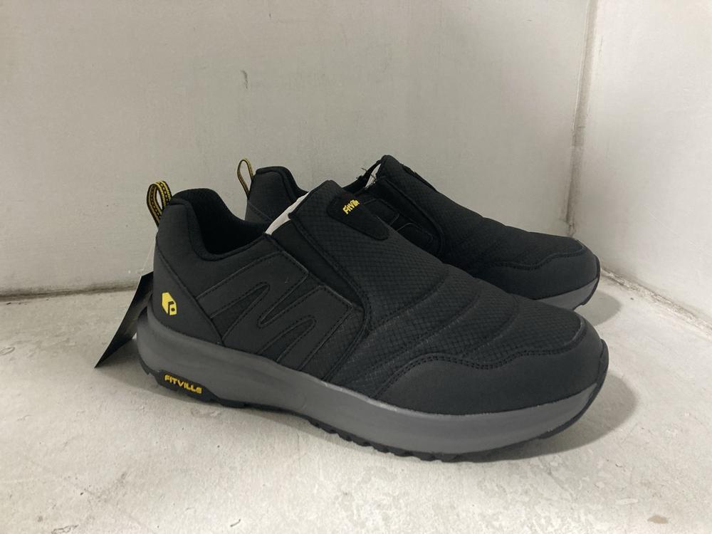 Lot 611  
            Chesterfield SR46 - Parcel Delivery Only 

                
BOX OF ASSORTED SHOES TO INCLUDE FITVILLE SHOES IN NAVY BLUE SIZE 10 UK (LOCATION...