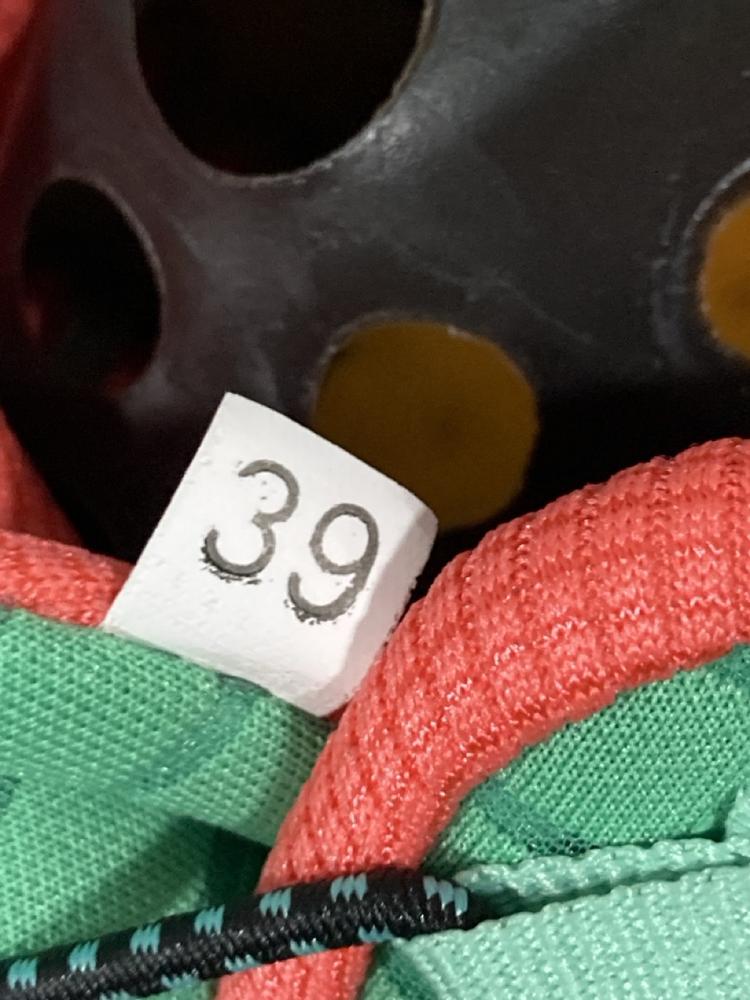 Lot 613  
            Chesterfield SR46 - Parcel Delivery Only 

                
BOX OF ASSORTED TRAINERS TO INCLUDE HOBIBEAR SHOES IN NAVY BLUE SIZE 45 (LOCATION... - Image 4