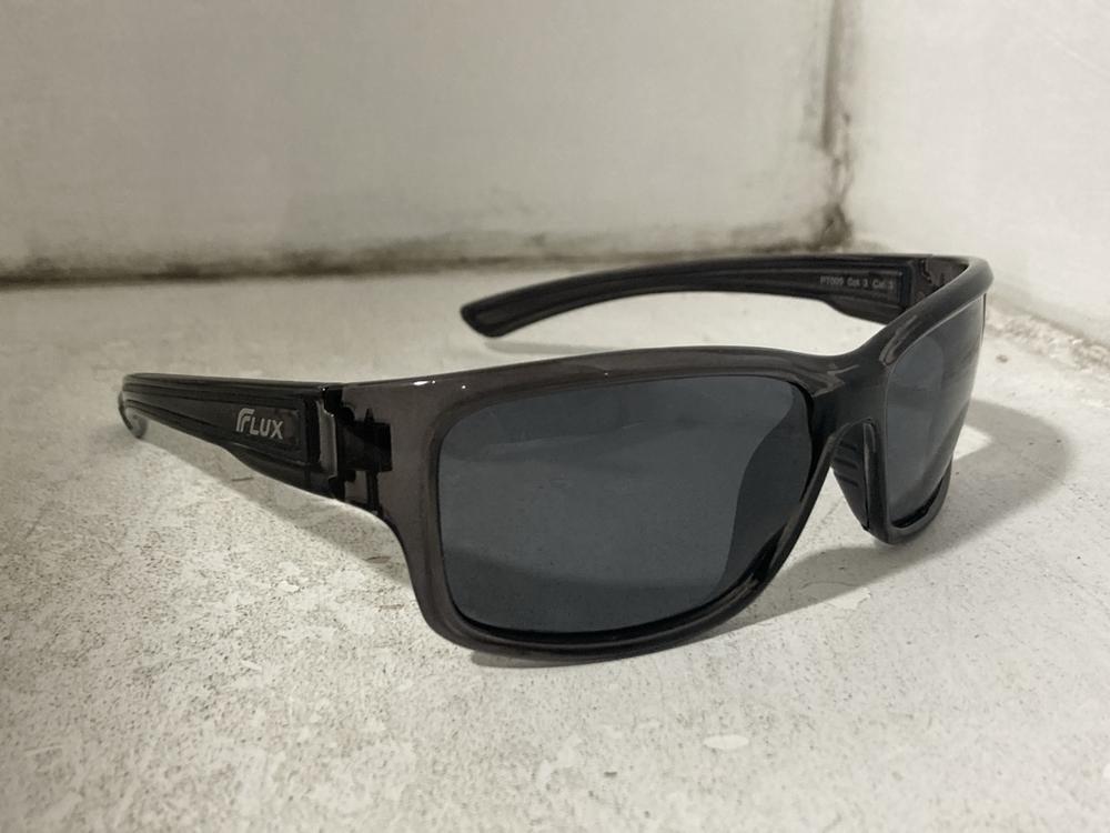 Lot 615  
            Chesterfield SR46 - Parcel Delivery Only 

                
BOX OF ASSORTED GLASSES TO INCLUDE FLUX XTAL GREY GLASSES (LOCATION: H1) - Image 3