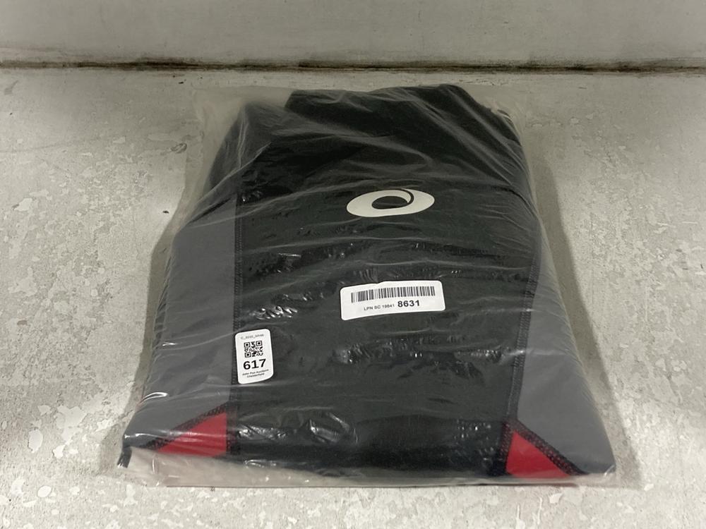 Lot 617  
            Chesterfield SR46 - Parcel Delivery Only 

                
OSPREY KIDS WETSUIT IN BLACK MEDIUM SHORT (LOCATION: H1) - Image 3