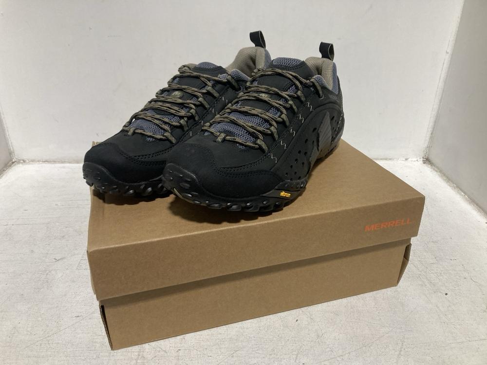 Lot 619  
            Chesterfield SR46 - Parcel Delivery Only 

                
MERRELL INTERCEPT WALKING BOOTS IN SMOOTH BLACK SIZE 9.5 UK - ORIGINAL RRP £135 (...