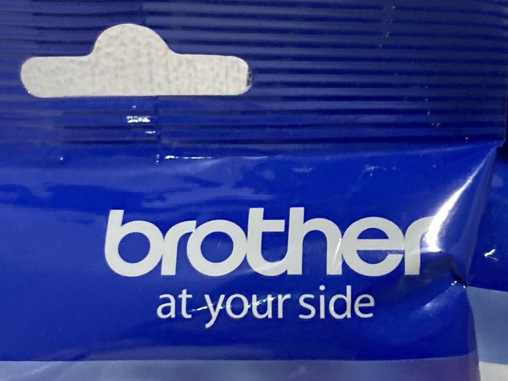 Lot 621  
            Chesterfield SR46 - Parcel Delivery Only 

                
BOX OF ASSORTED INKS TO INCLUDE BROTHER LC3213 MAGENTA (LOCATION: H2) - Image 4