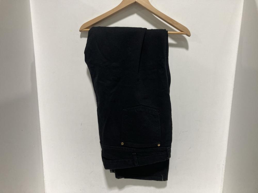 Lot 627  
            Chesterfield SR46 - Parcel Delivery Only 

                
5 X ASSORTED ADULTS CLOTHING ITEMS TO INCLUDE WRANGLER LEATHER BELT IN BLACK (LOC... - Image 2