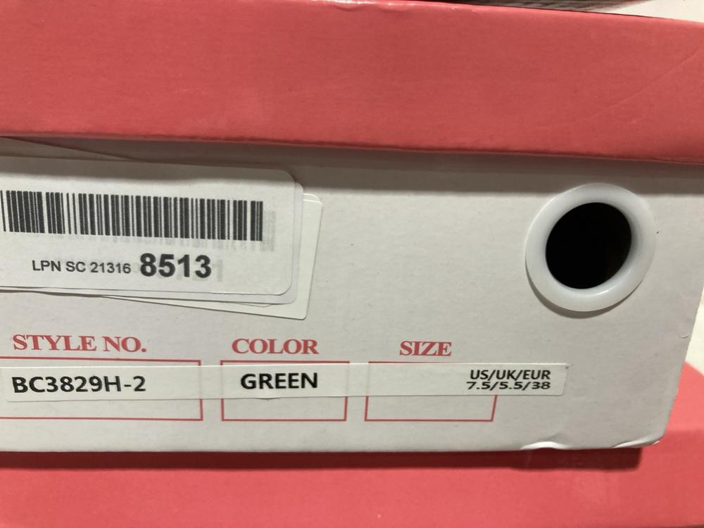 Lot 628  
            Chesterfield SR46 - Parcel Delivery Only 

                
4 X ASSORTED SHOES TO INCLUDE BLACK LOW HEEL SHOES IN SIZE 6 UK (LOCATION: H2) - Image 4