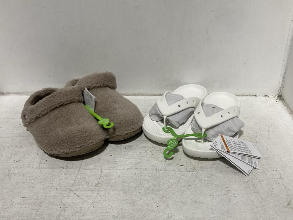 Lot 629  
            Chesterfield SR46 - Parcel Delivery Only 

                
CROCS CLASSIC FLIP 2 SHOES IN WHITE SIZE M7/W9 TO INCLUDE CROCS CLASSIC COZY SLIP...