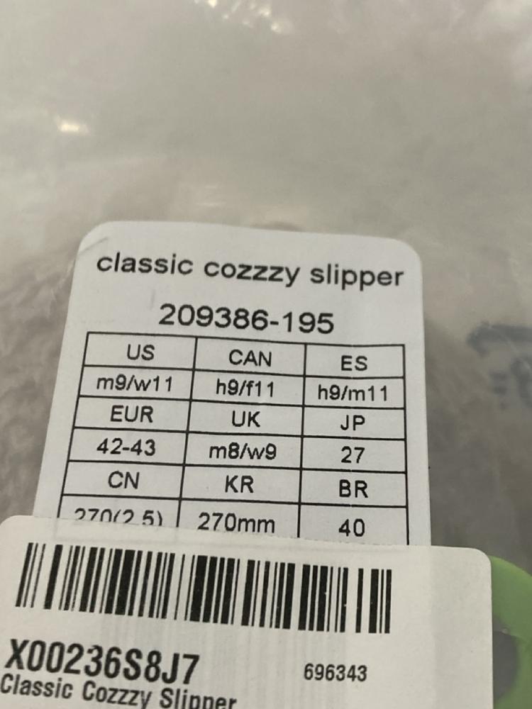 Lot 629  
            Chesterfield SR46 - Parcel Delivery Only 

                
CROCS CLASSIC FLIP 2 SHOES IN WHITE SIZE M7/W9 TO INCLUDE CROCS CLASSIC COZY SLIP...