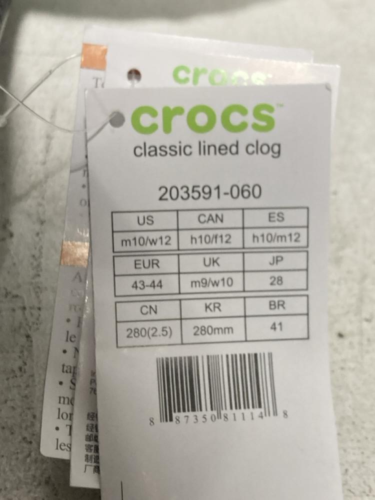 Lot 632  
            Chesterfield SR46 - Parcel Delivery Only 

                
3 X ASSORTED CROCS TO INCLUDE CROCS BAYABAND CLOG IN WHITE SIZE M11/W12 (LOCATION... - Image 4