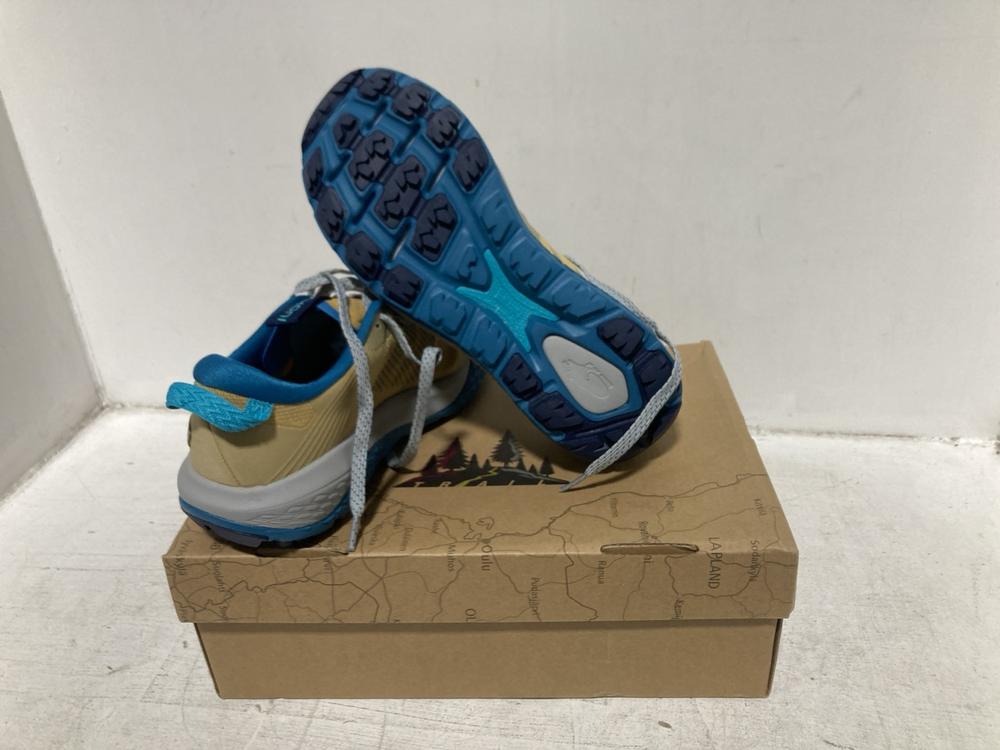 Lot 635  
            Chesterfield SR46 - Parcel Delivery Only 

                
KARHU IKONI TRAIL NEW WHEAT SHOES IN SIZE 7.5 UK (LOCATION: H2) - Image 2