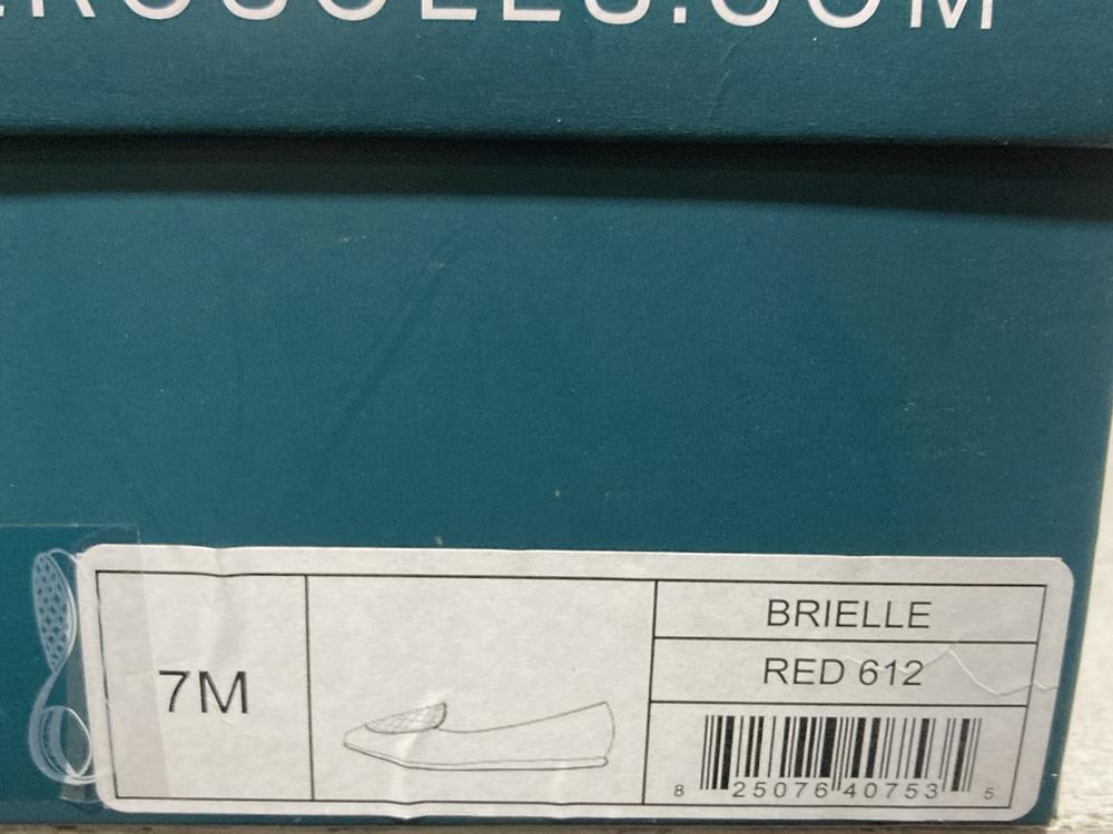 Lot 638  
            Chesterfield SR46 - Parcel Delivery Only 

                
4 X ASSORTED ADULTS SHOES TO INCLUDE TOMS BRIELLA LIGHT GOLD METALLIC SHOES SIZE ... - Image 3