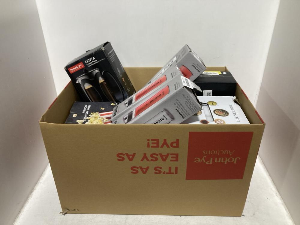 Lot 640  
            Chesterfield SR46 - Parcel Delivery Only 

                
BOX OF ASSORTED KITCHEN ITEMS TO INCLUDE GABERLEE ELECTRIC KETTLE (LOCATION: H2)