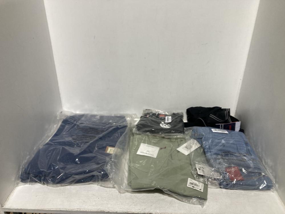 Lot 641  
            Chesterfield SR46 - Parcel Delivery Only 

                
BOX OF ASSORTED ADULTS CLOTHES TO INCLUDE BLUE JEANS SIZE 25 (LOCATION: H2) - Image 3