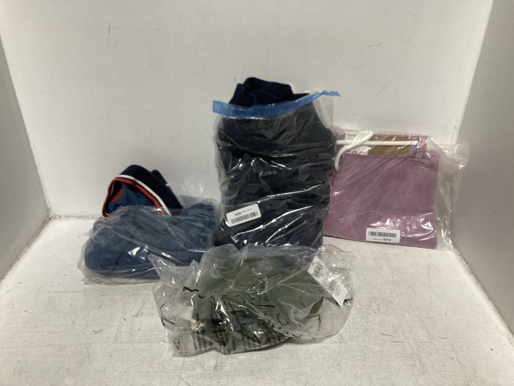 Lot 641  
            Chesterfield SR46 - Parcel Delivery Only 

                
BOX OF ASSORTED ADULTS CLOTHES TO INCLUDE BLUE JEANS SIZE 25 (LOCATION: H2) - Image 4