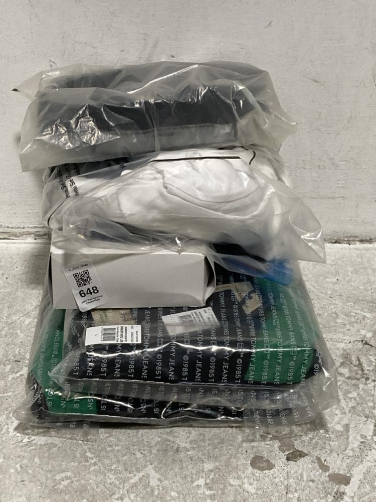 Lot 648  
            Chesterfield SR46 - Parcel Delivery Only 

                
QTY OF ASSORTED ADULTS CLOTHING & ACCESSORIES TO INCLUDE TOMMY HILFIGER NEW DENTO...