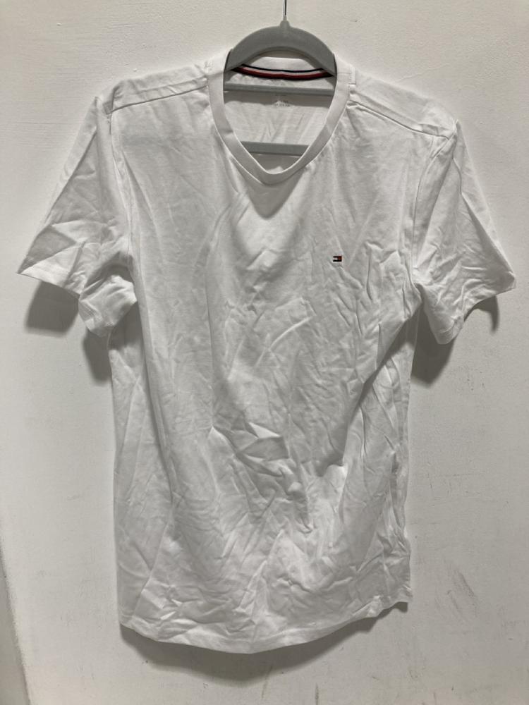 Lot 648  
            Chesterfield SR46 - Parcel Delivery Only 

                
QTY OF ASSORTED ADULTS CLOTHING & ACCESSORIES TO INCLUDE TOMMY HILFIGER NEW DENTO...