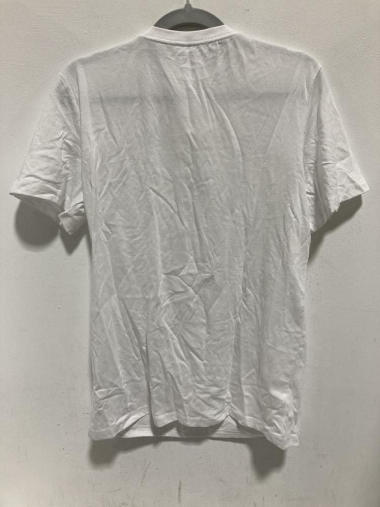 Lot 648  
            Chesterfield SR46 - Parcel Delivery Only 

                
QTY OF ASSORTED ADULTS CLOTHING & ACCESSORIES TO INCLUDE TOMMY HILFIGER NEW DENTO...