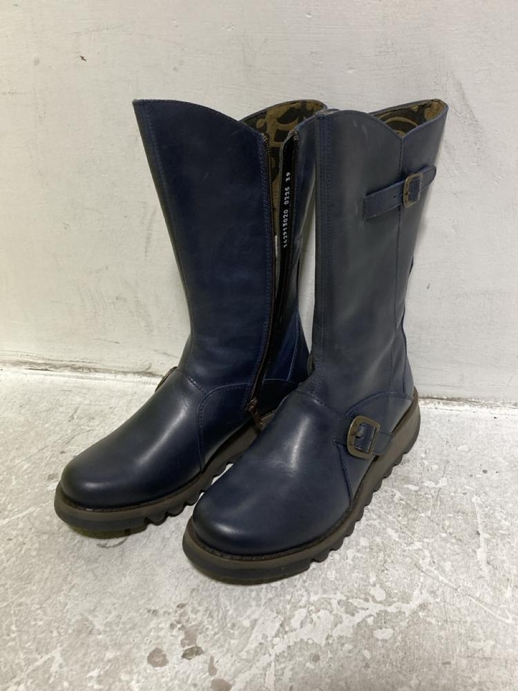 Lot 651  
            Chesterfield SR46 - Parcel Delivery Only 

                
FLY LONDON MES2913FLY RUG BOOTS IN BLACK - UK SIZE 5 (LOCATION: H3) - Image 2