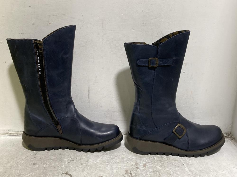 Lot 651  
            Chesterfield SR46 - Parcel Delivery Only 

                
FLY LONDON MES2913FLY RUG BOOTS IN BLACK - UK SIZE 5 (LOCATION: H3) - Image 3