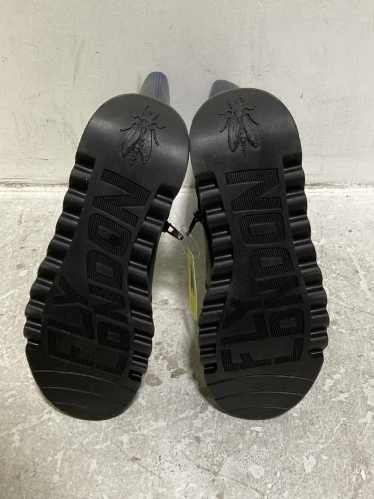 Lot 651  
            Chesterfield SR46 - Parcel Delivery Only 

                
FLY LONDON MES2913FLY RUG BOOTS IN BLACK - UK SIZE 5 (LOCATION: H3) - Image 4