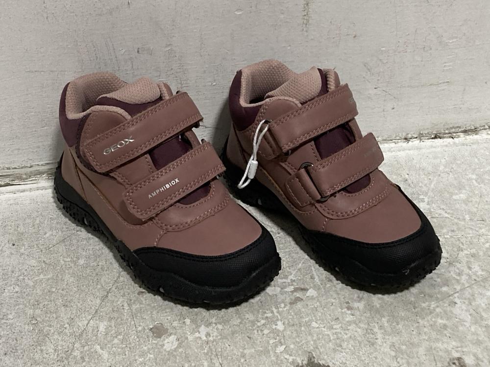 Lot 660  
            Chesterfield SR46 - Parcel Delivery Only 

                
6 X ASSORTED KIDS SHOES TO INCLUDE GEOX BALTIC VELCRO TRAINERS IN ROSE & BURGUNDY... - Image 2