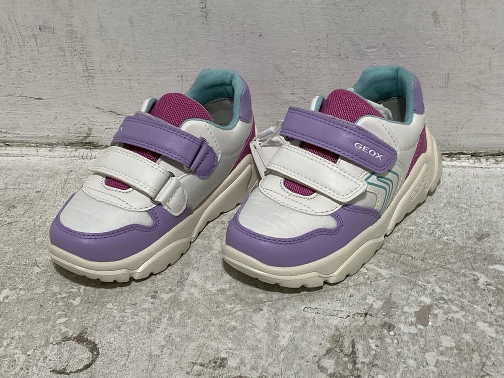 Lot 660  
            Chesterfield SR46 - Parcel Delivery Only 

                
6 X ASSORTED KIDS SHOES TO INCLUDE GEOX BALTIC VELCRO TRAINERS IN ROSE & BURGUNDY... - Image 4