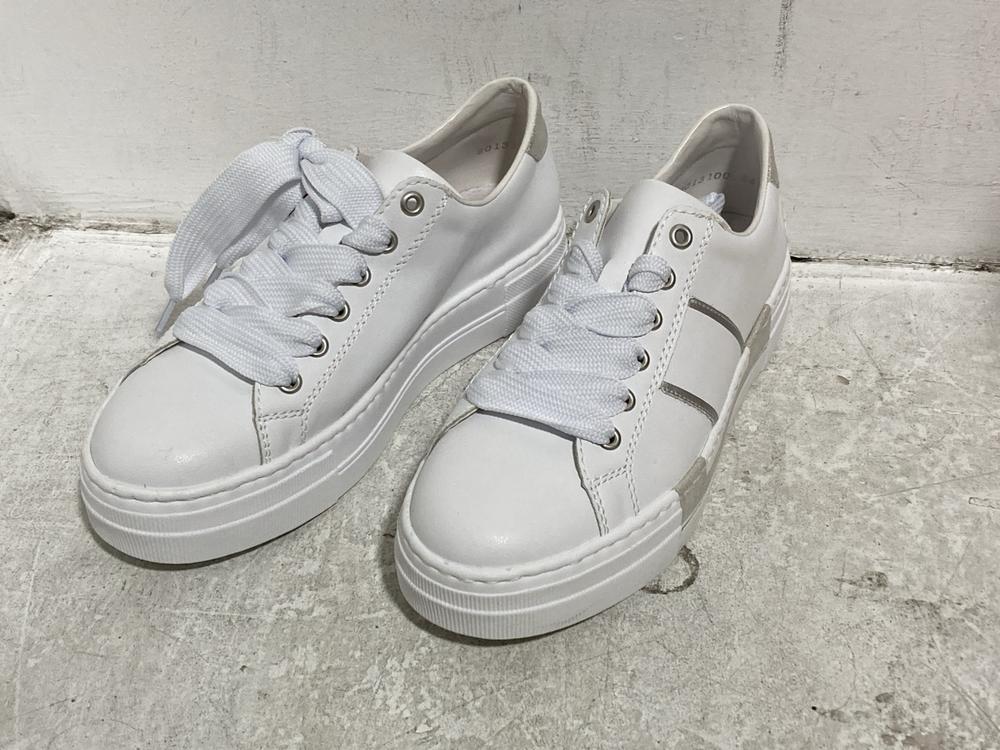 Lot 669  
            Chesterfield SR46 - Parcel Delivery Only 

                
4 X ASSORTED ADULTS SHOES TO INCLUDE BLOWFISH MALIBU WOMEN'S DISTRESSED SNEAKERS ... - Image 3